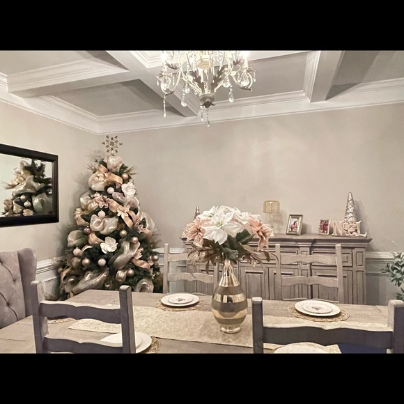 Decorations for a 7 foot Christmas tree - Picture 2 of 3